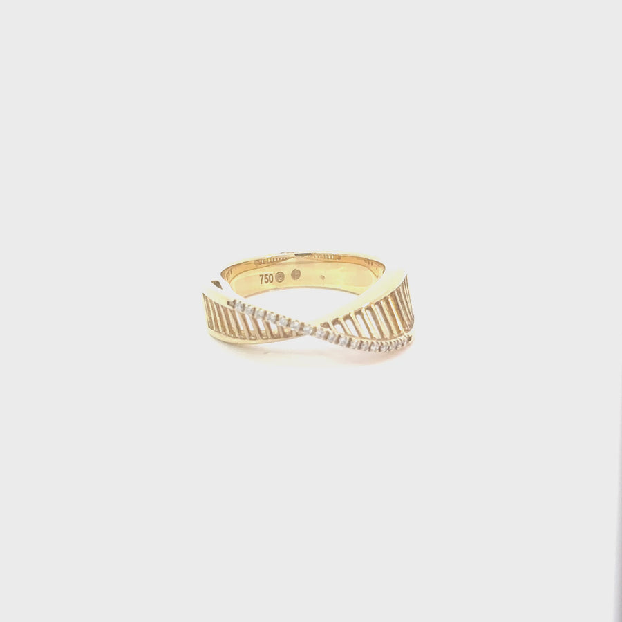 18k Gold Ring with Diamonds – Size 7